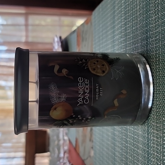 Yankee Candle Holiday Zest two wick 20oz, New - Picture 1 of 4